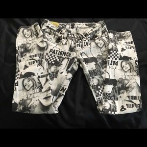 Machine newsprint jeggings